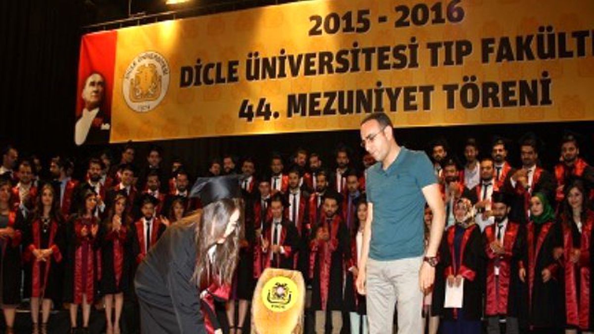 Dicle\'de Hekim Adayları Diplomalarını Aldı