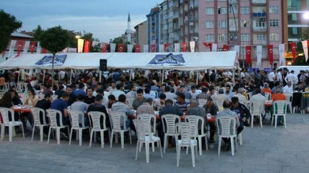 Elazığ Belediyesi\'nden Her Gün 500 Kişiye İftar