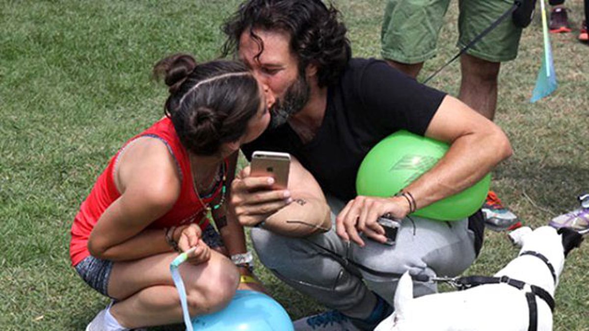 Elvin Levinler, Sevgilisiyle Dudak Dudağa Yakalandı