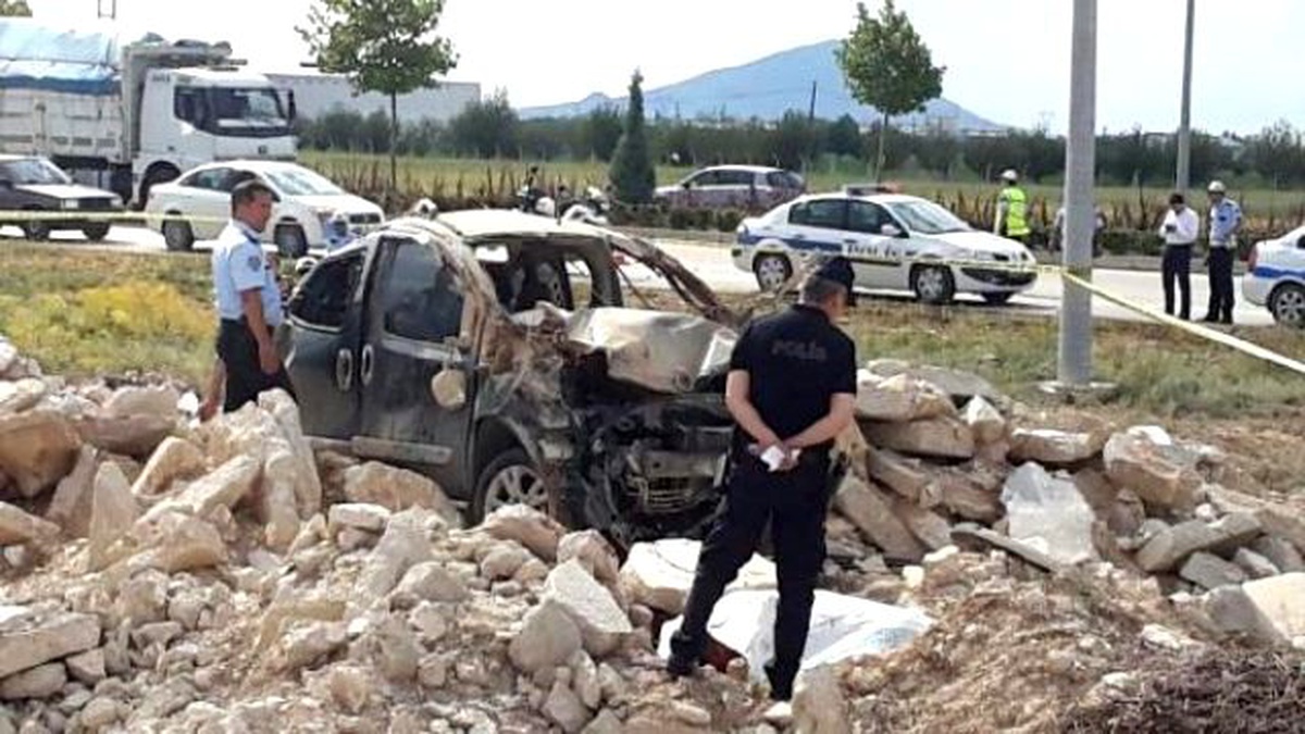 Emniyet Kemeri Takılı Olmayan Sürücü Camdan Fırlayıp Öldü