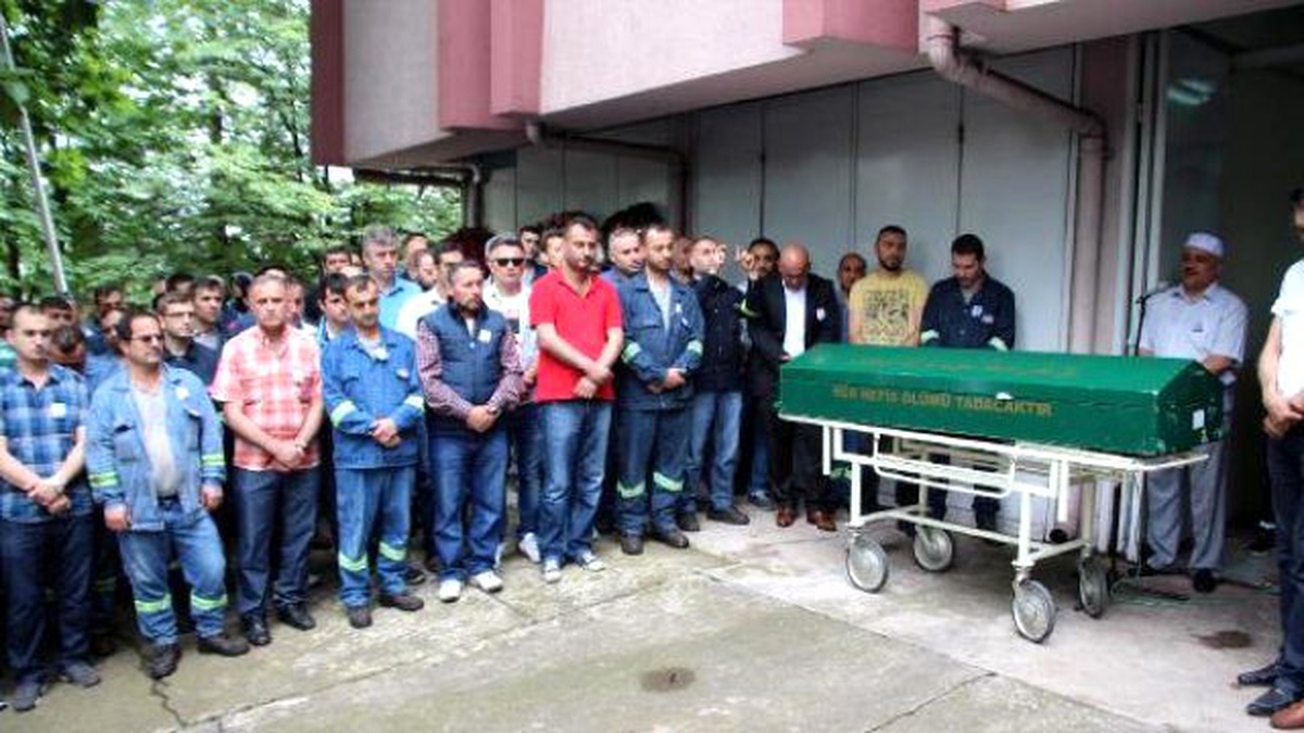 Erdemir\'de İş Kazasında Ölen İşçiye Tören