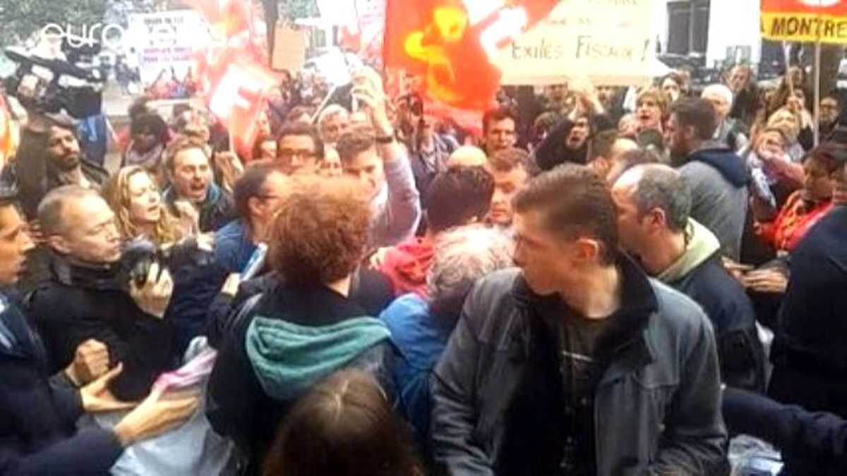 Fransa\'da Ekonomi Bakanı Macron\'a Yumurtalı Protesto
