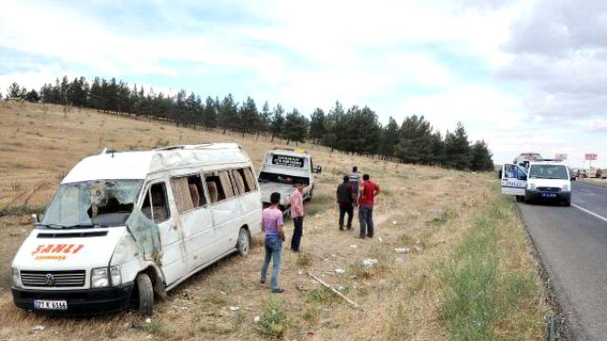 Gaziantep\'te Minibüs Devrildi: 8 Yaralı