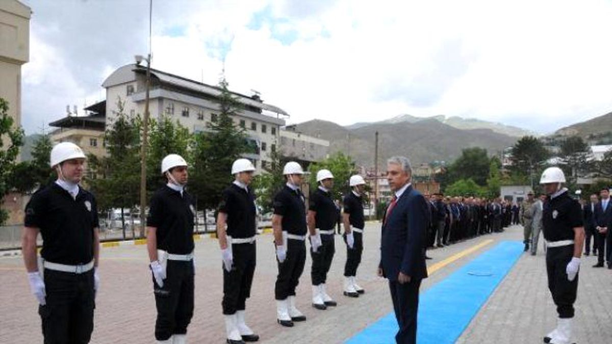 Hakkari\'nin Yeni Valisi Toprak Görevine Başladı