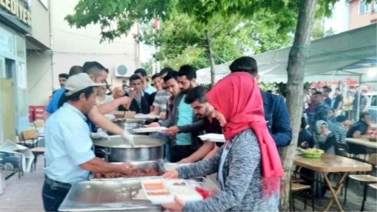 Hisarcık\'ta Her Gün 200 Kişiye İftar Yemeği