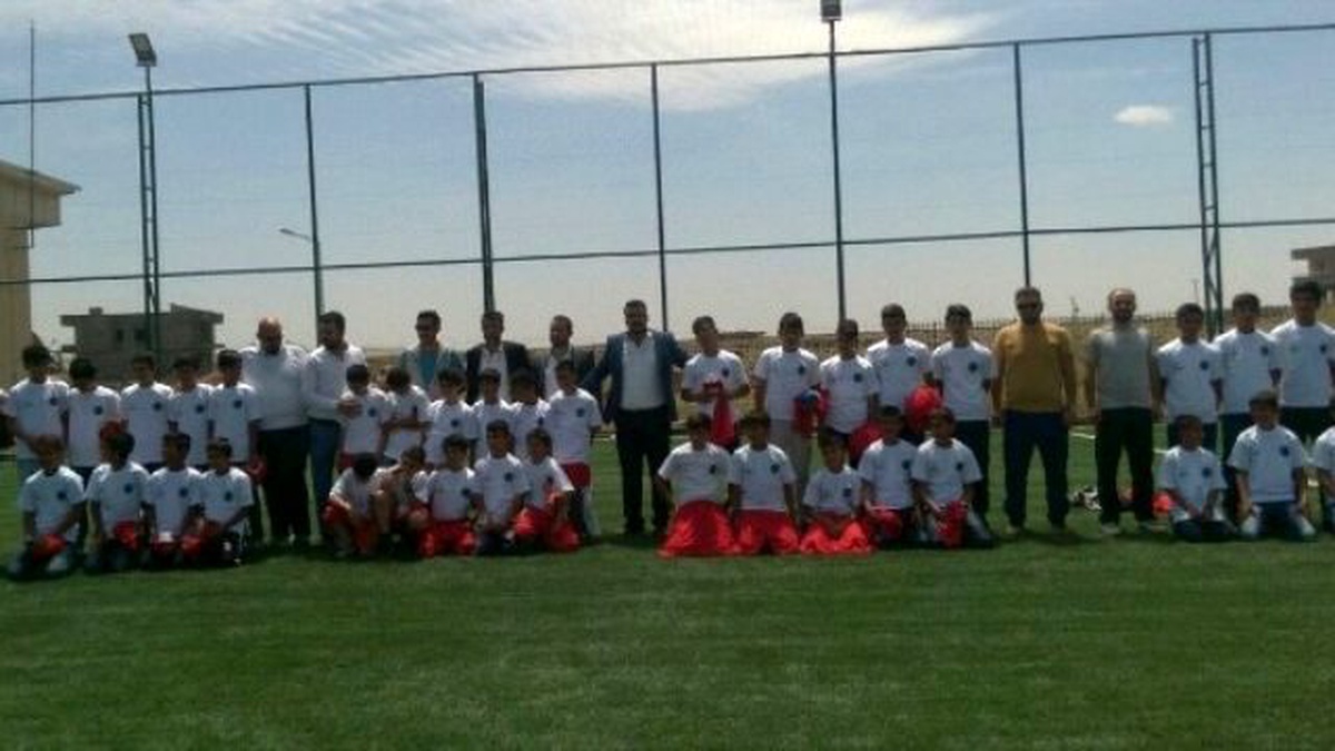 İdil İlçesinde Çocuklara Spor Kıyafetleri Dağıtıldı