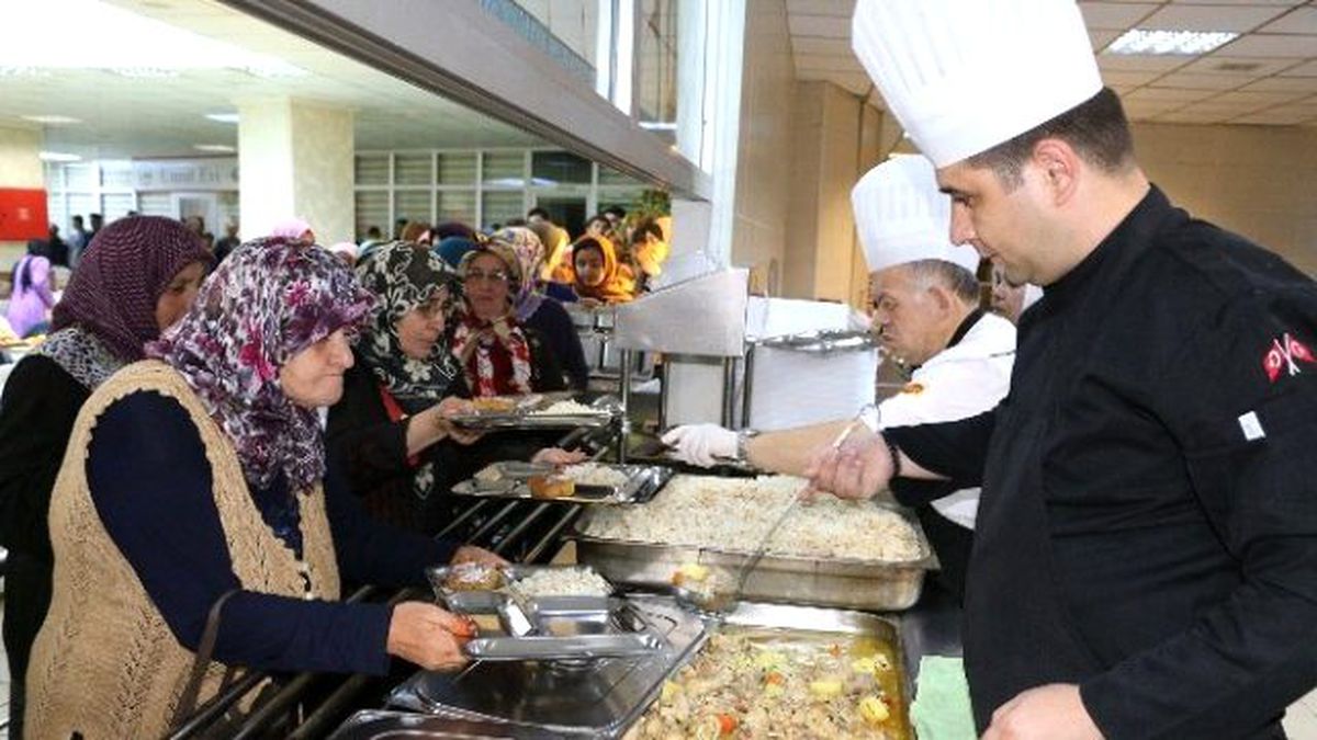 İlk İftarlarını Belediye İmarethanesinde Açtılar