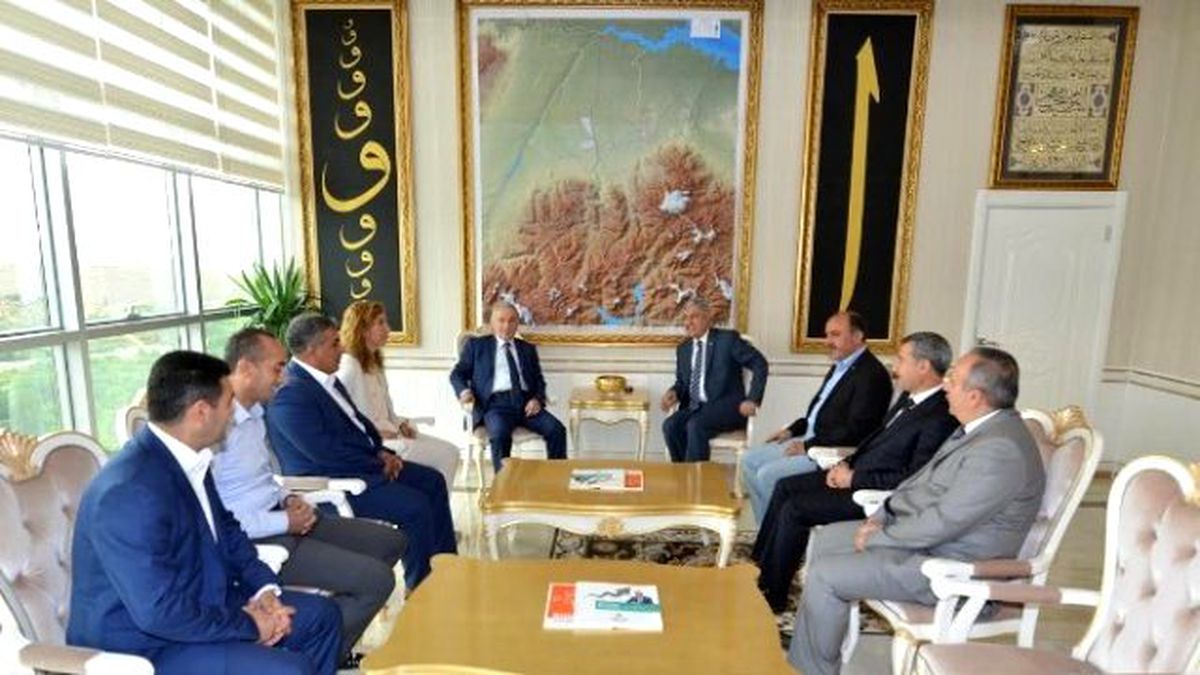 Kayseri\'ye Atanan Vali Kamçı, Yeşilyurt Belediyesini Ziyaret Etti