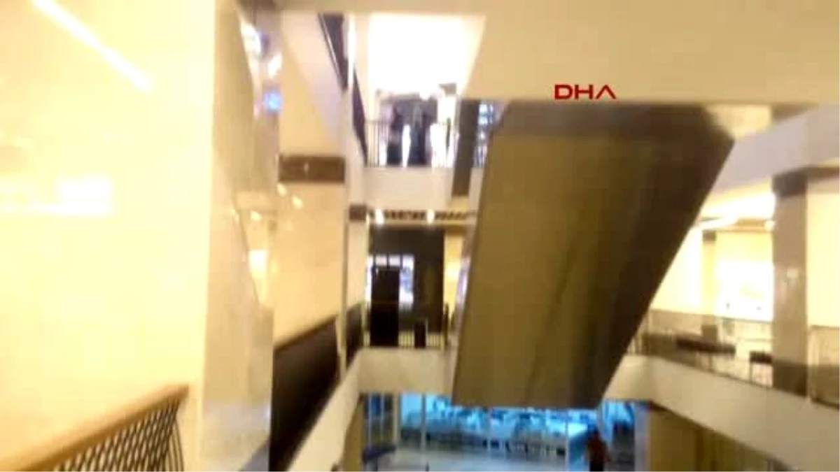 Konya İş Arkadaşı Kadınla Görüşüyor Diye, Alışveriş Merkezinin 1\'inci Katından Attı