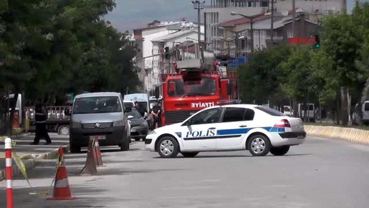 Muş\'ta Vali Konağı Yakınında Bomba Yüklü Minibüs Ele Geçti