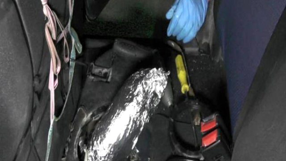 Otomobilin Yakıt Deposunda 8 Kilo 640 Gram Esrar Çıktı