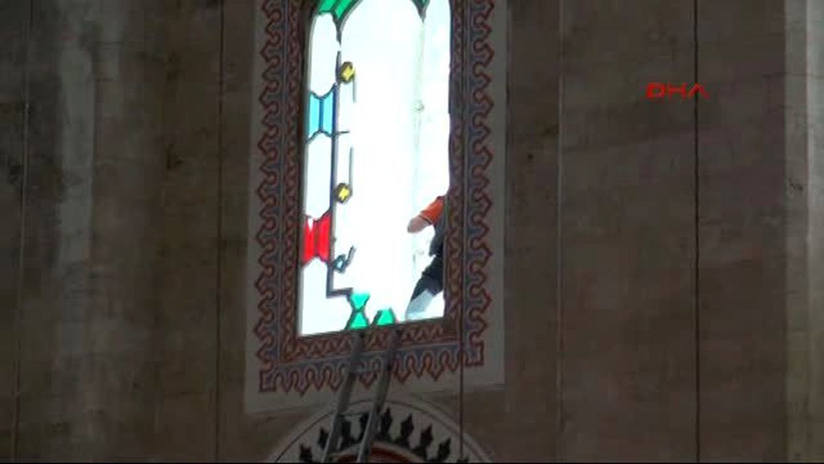 Patlamada Hasar Gören Şehzade Camii\'nde Onarım Çalışması