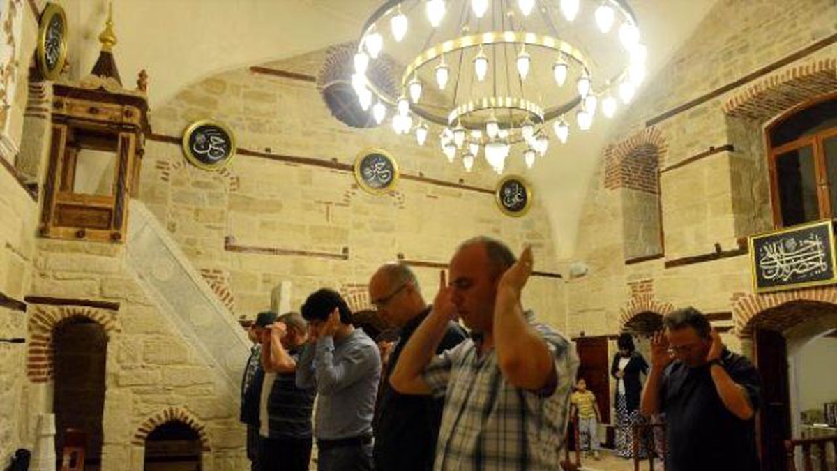 Restorasyonu Tamamlanan 4 Asırlık Cami İbadete Açıldı