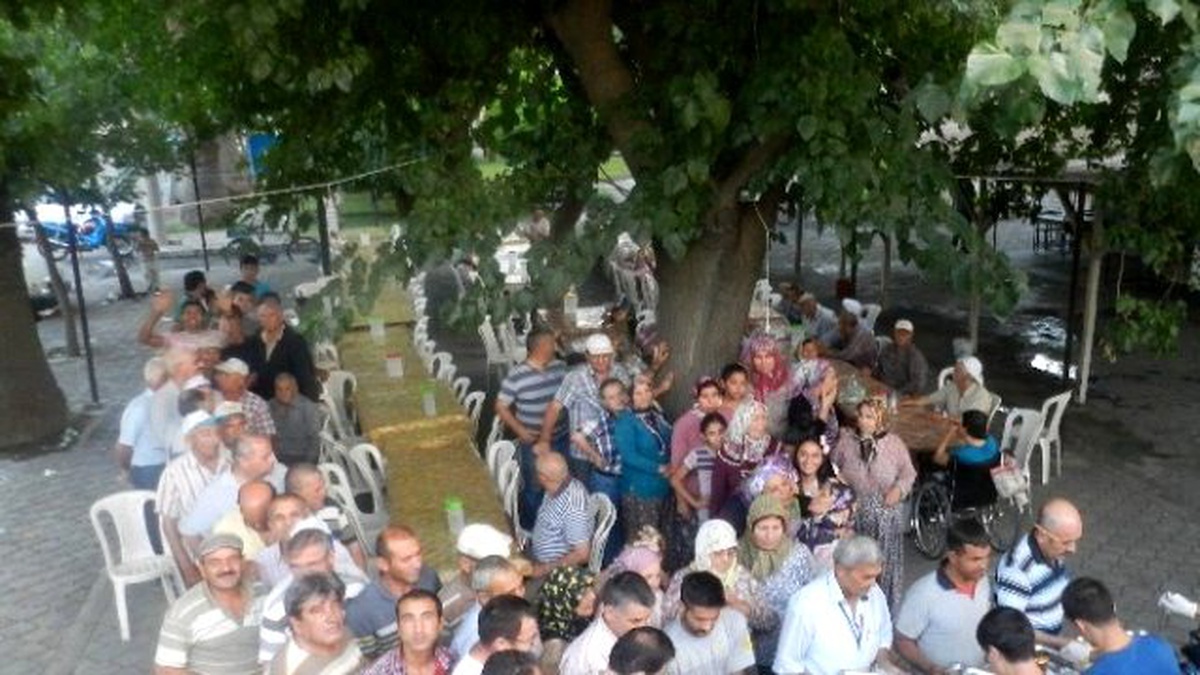 Salihli\'de Her Gün 750 Kişiye İftar Yemeği