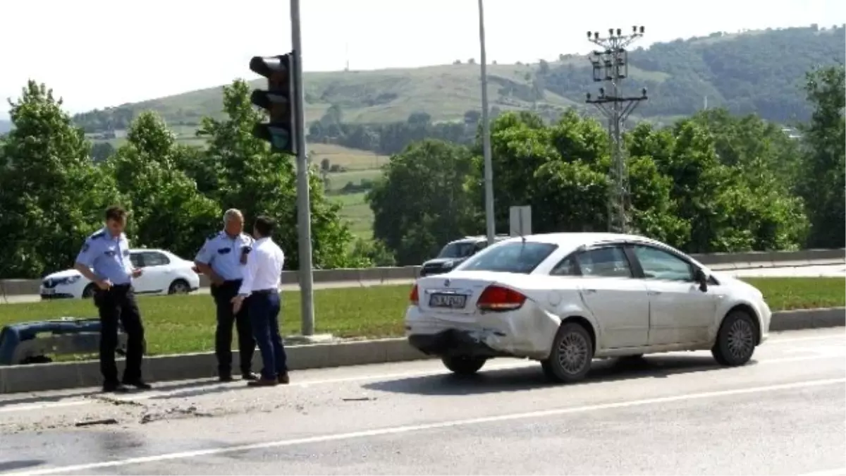 Samsun\'da Trafik Kazası: 2 Yaralı