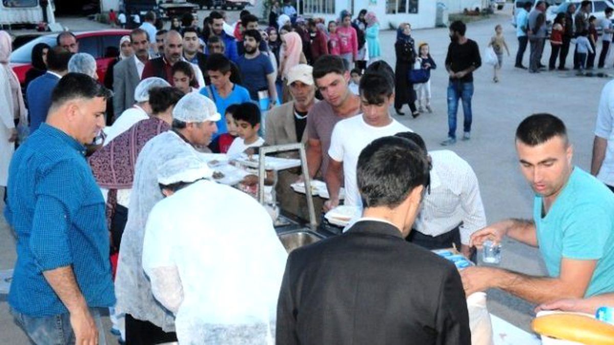Şehr-i Tuşba\'da Şehr-i Ramazan İftar Çadırı