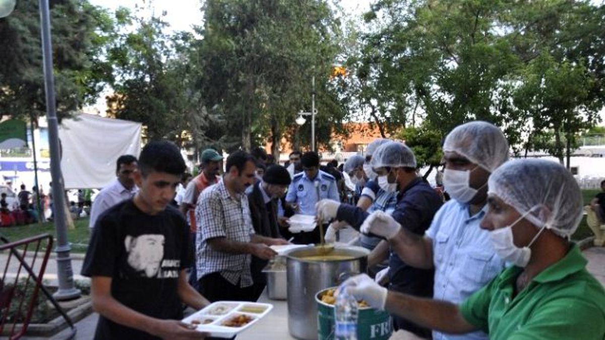 Siverek Belediyesinden Her Gün Bin Kişiye İftar Yemeği