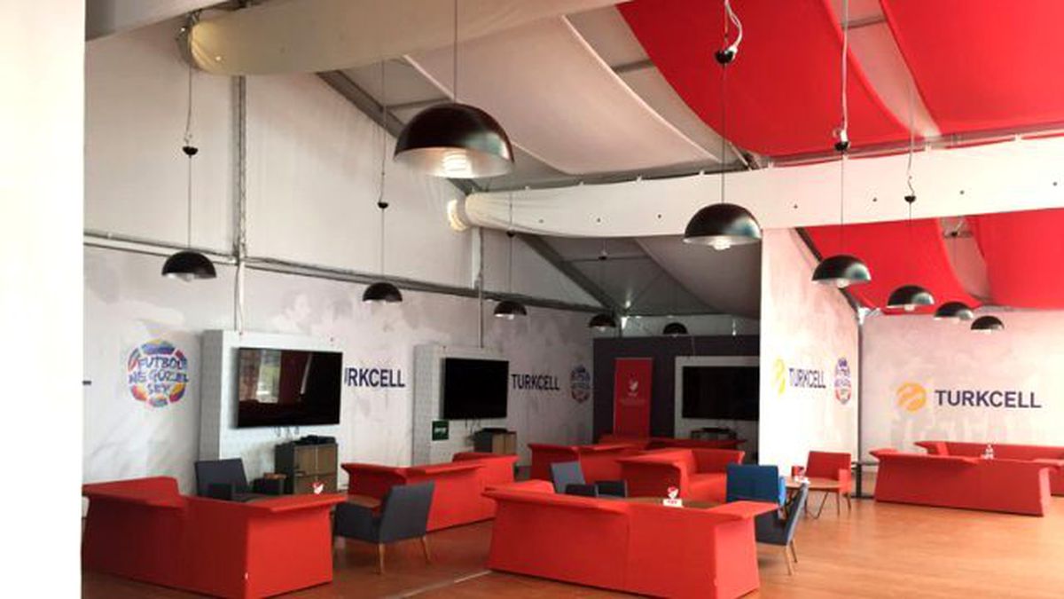 Turkcell, Euro 2016\'da Basın Mensuplarının Yanında