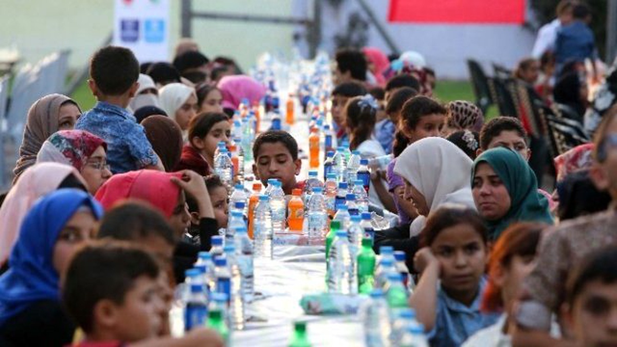 Türkiye Diyanet Vakfı\'ndan Gazze\'de Bin Kişilik İftar Sofrası
