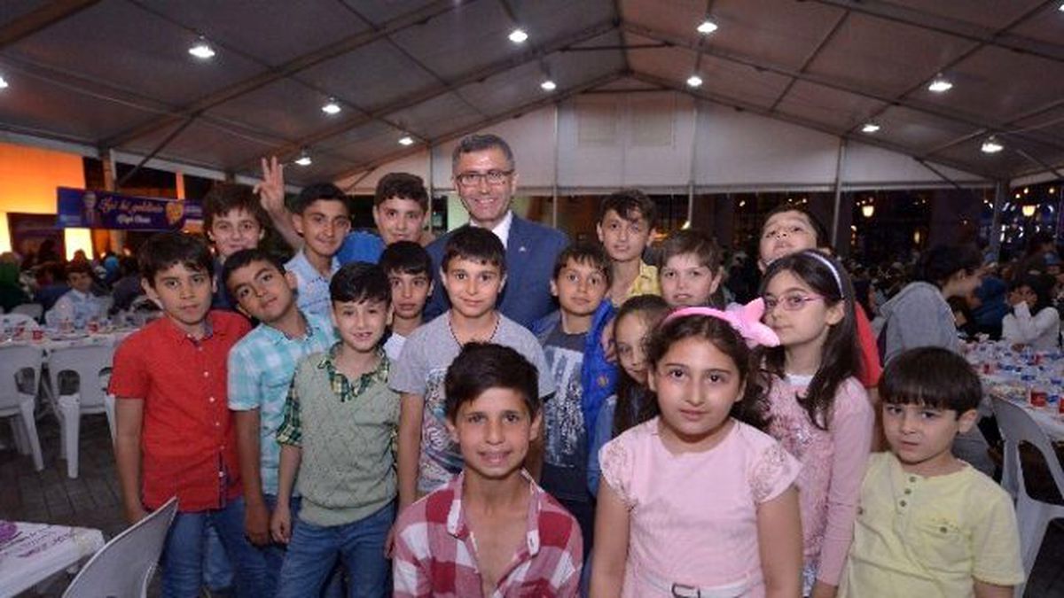 Üsküdar\'da Çocukların İlk İftar Heyecanı