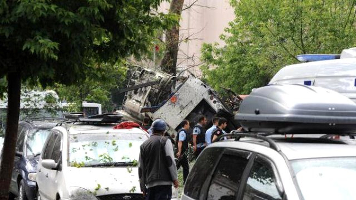 Vezneciler\'de Patlamanın Olduğu Noktada 2. Bombalı Araç Alarmı
