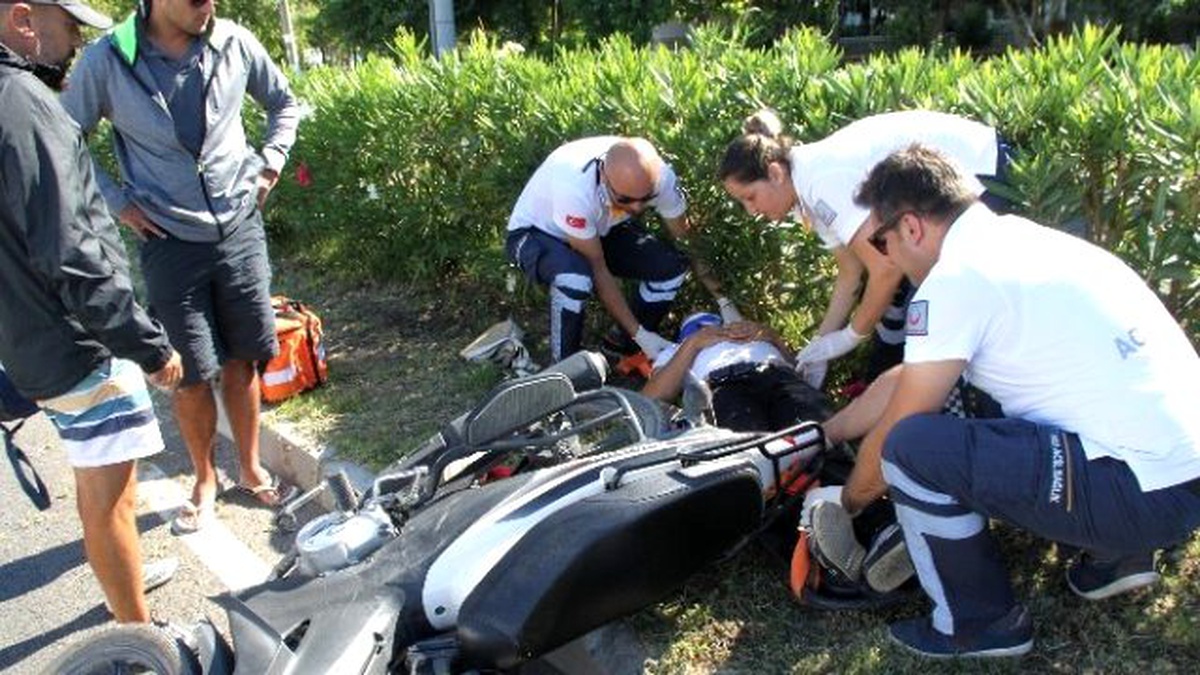 Virajı Alamayan Motosiklet Sürücüsü Kaza Yaptı
