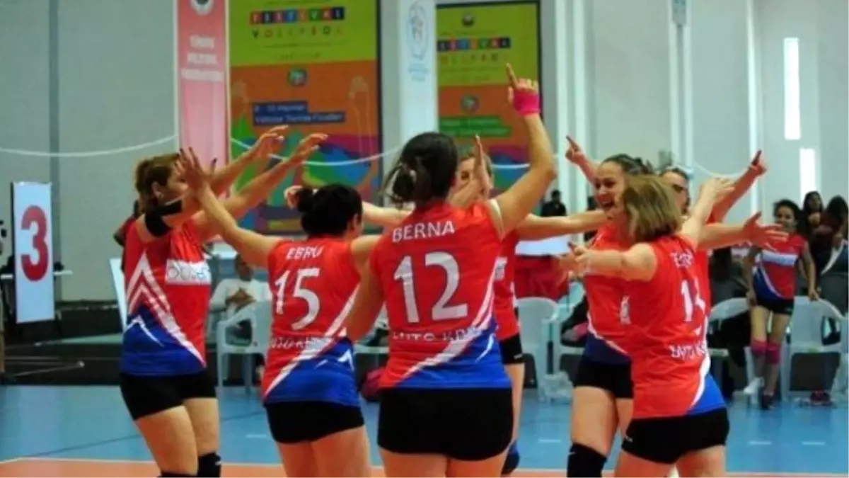 Voleybolda Üçüncülük Kupası Ento Kbb\'nin Oldu