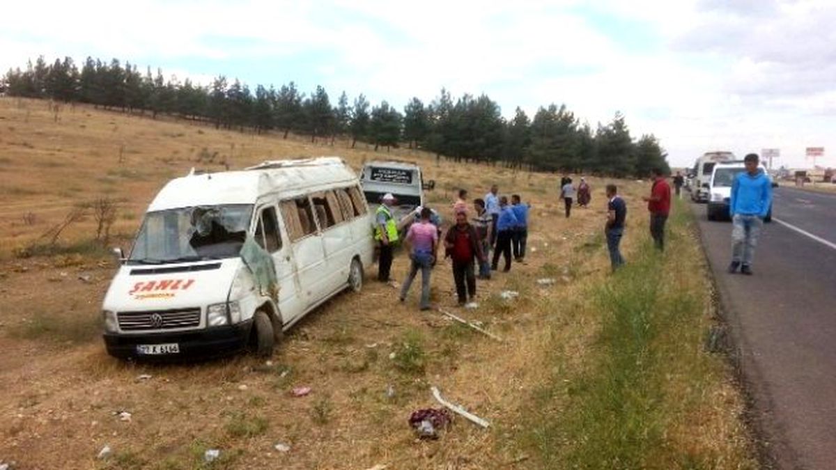 Yolcu Minibüsü Yoldan Çıktı: 12 Yaralı