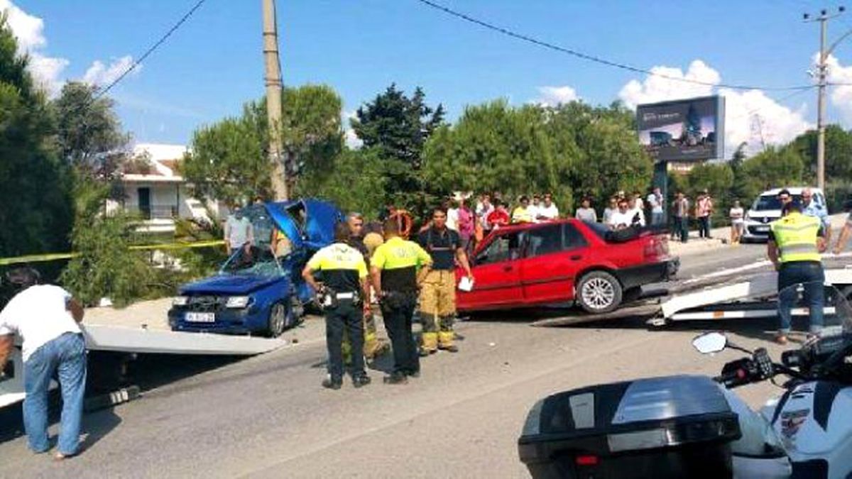 2 Otomobil Çarpıştı: 2 Ölü, 2 Yaralı