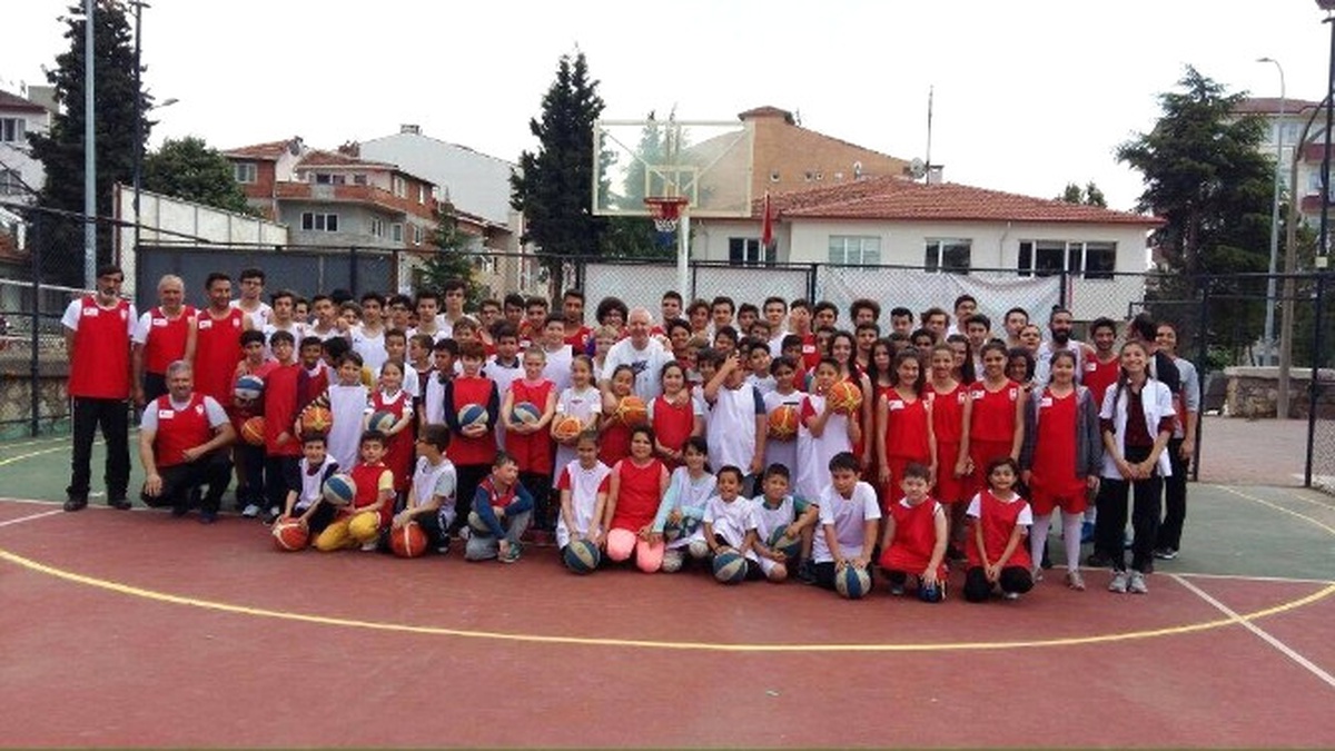 3x3 Basketbol Sokak Turnuvasında 285 Sporcu Mücadele Etti