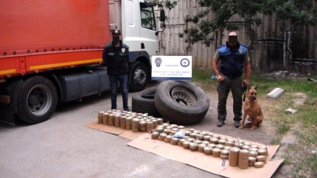 9 Milyon Liralık Eroin, TIR\'ın Stepnesinden Çıktı