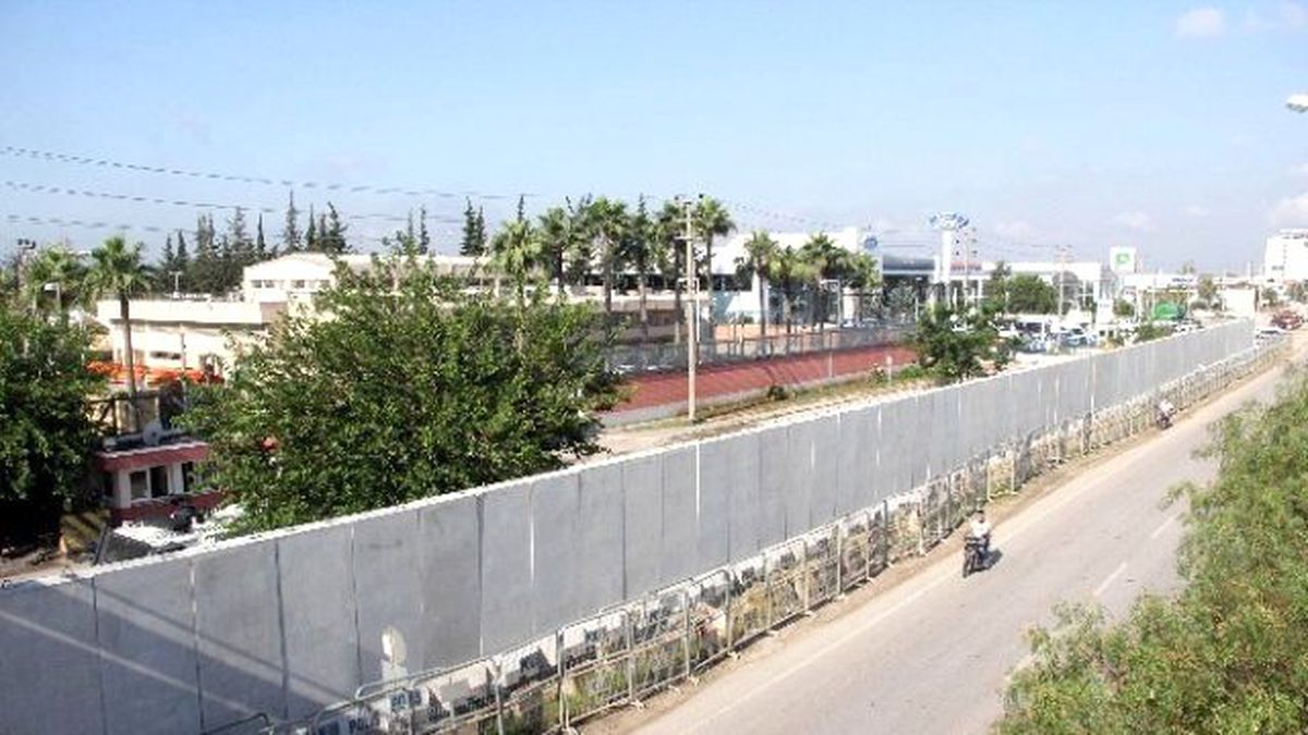 ABD Konsolosluğu'nda Beton Duvarlı Terör Önlemi