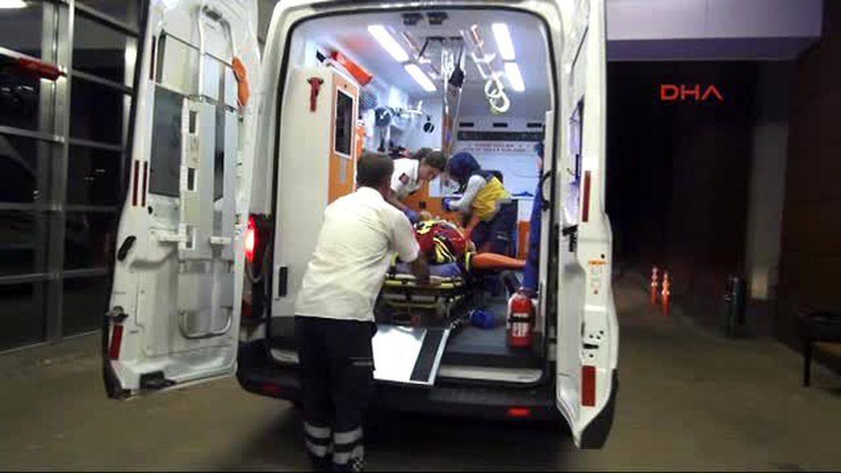 Adıyaman Otomobil Şarampole Devrildi: 3 Yaralı