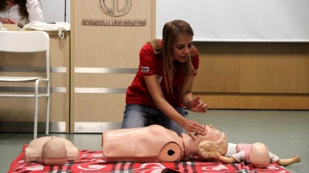 Anadolu Üniversitesi\'nde İlk Yardım Eğitimleri