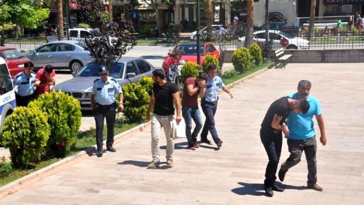 Antalya\'da Bir Araçta Uyuşturucu Ele Geçirildi