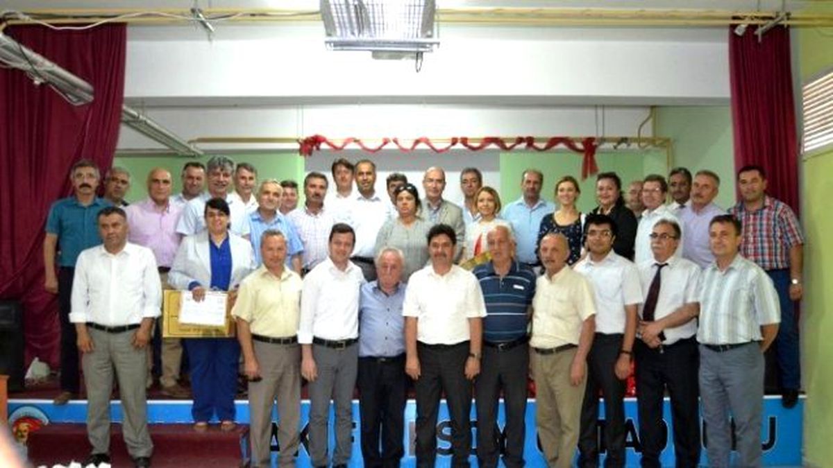 Ayvalıkta İlçe Milli Eğitim Müdürlüğünden Katkılarıyla Okullara Kıyafet Yardımı