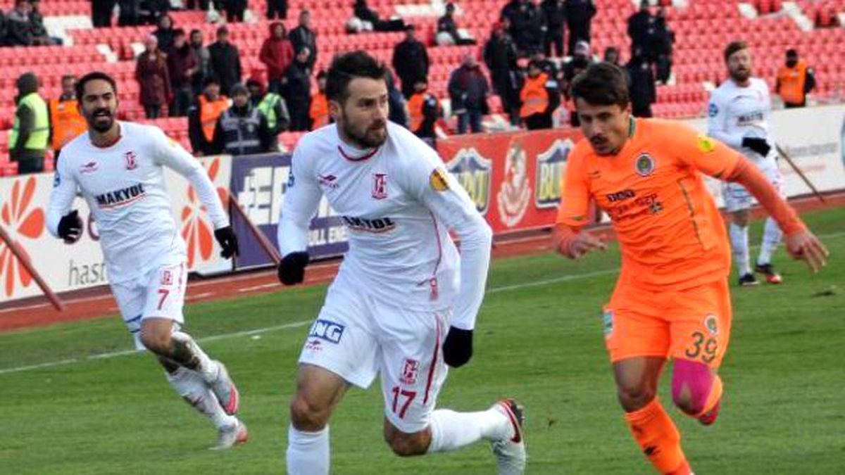 Balıkesirspor\'da Tadic\'in Affedilmesi Gündemde