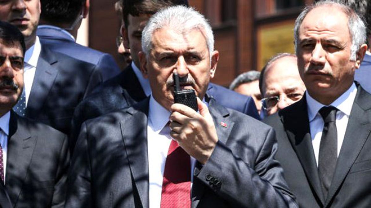 Başbakan Yıldırım, Telsizden Polislere Seslendi: Hak Ettikleri Cezayı Vereceksiniz