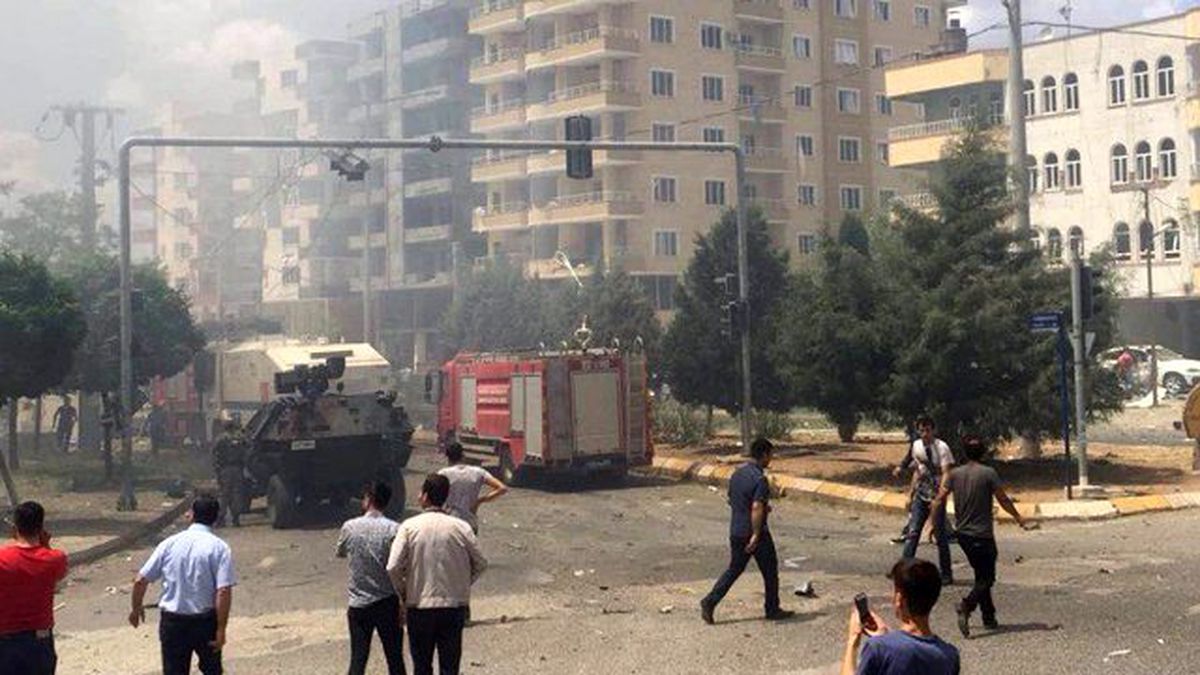Binali Yıldırım: Midyat\'ta 1\'i Polis Olmak Üzere 3 Vefatımız Var! Yapan PKK