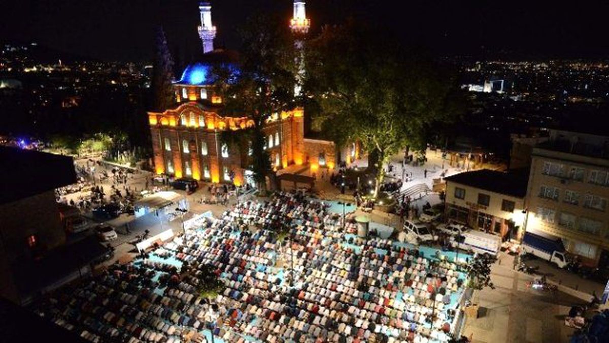 Bursa\'da 15 Camide Hatimli Teravih Namazı Kılınıyor