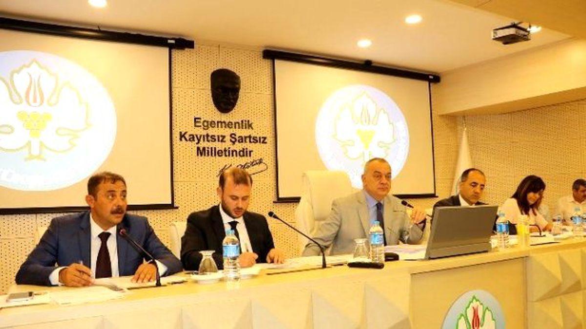 Büyükşehir Meclisi\'nde Teröre Lanet
