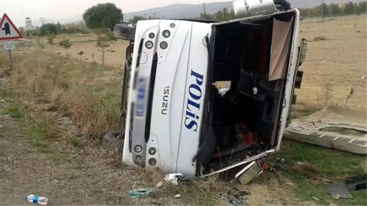 Zırhlı Araç Devrildi! 2'si Ağır 3 Polis Yaralı