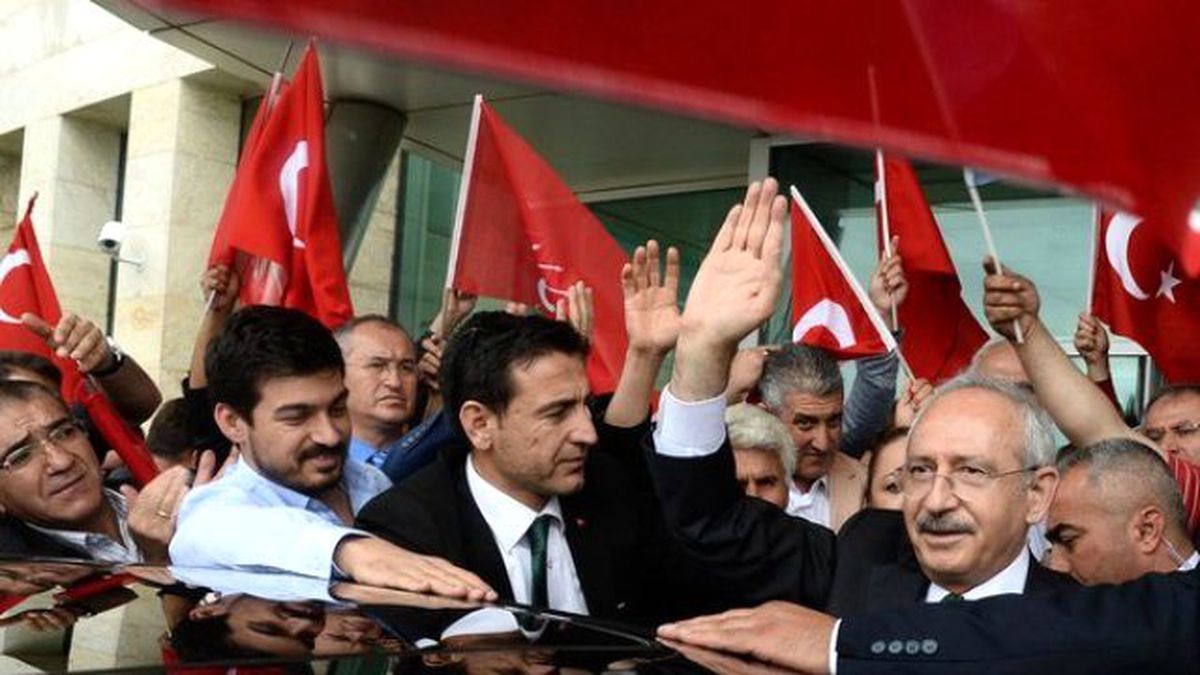 CHP Lideri Kılıçdaroğlu'na Ankara'da Kalabalık Karşılama