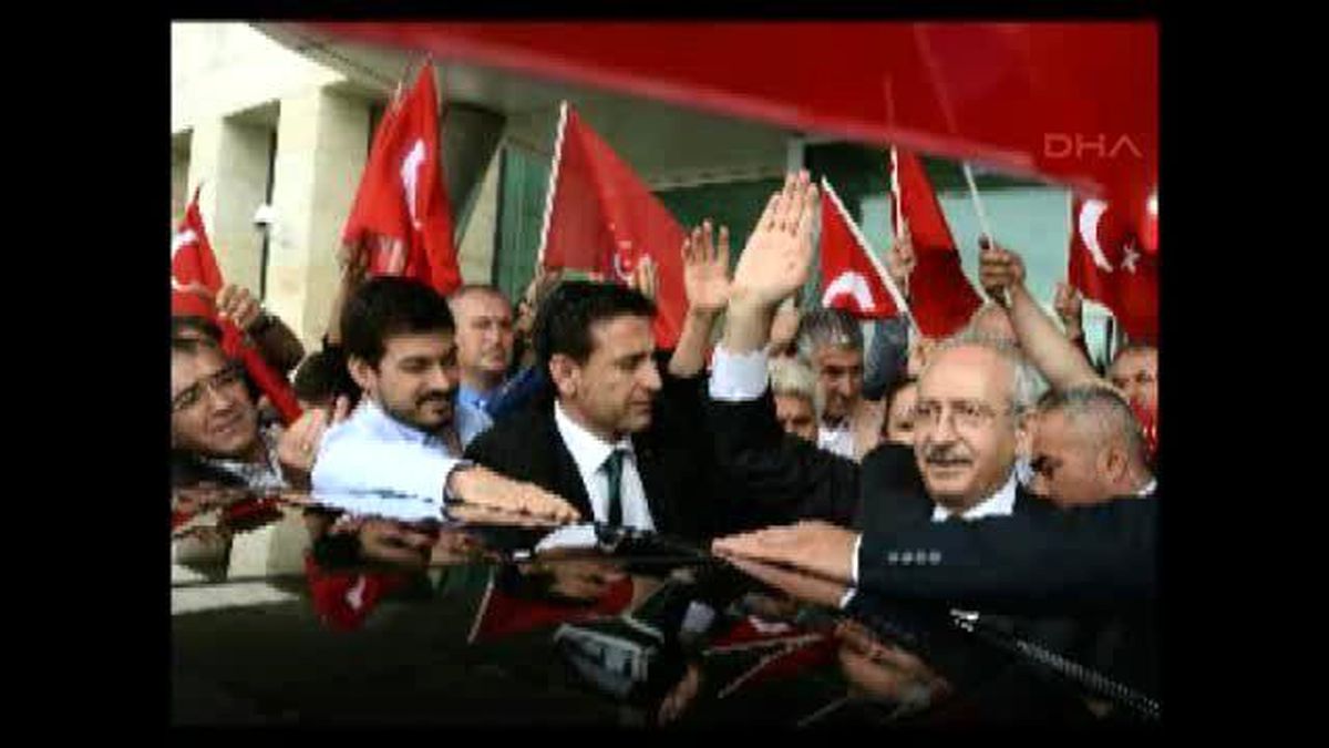 CHP Lideri Kılıçdaroğlu\'na Kalabalık Karşılama