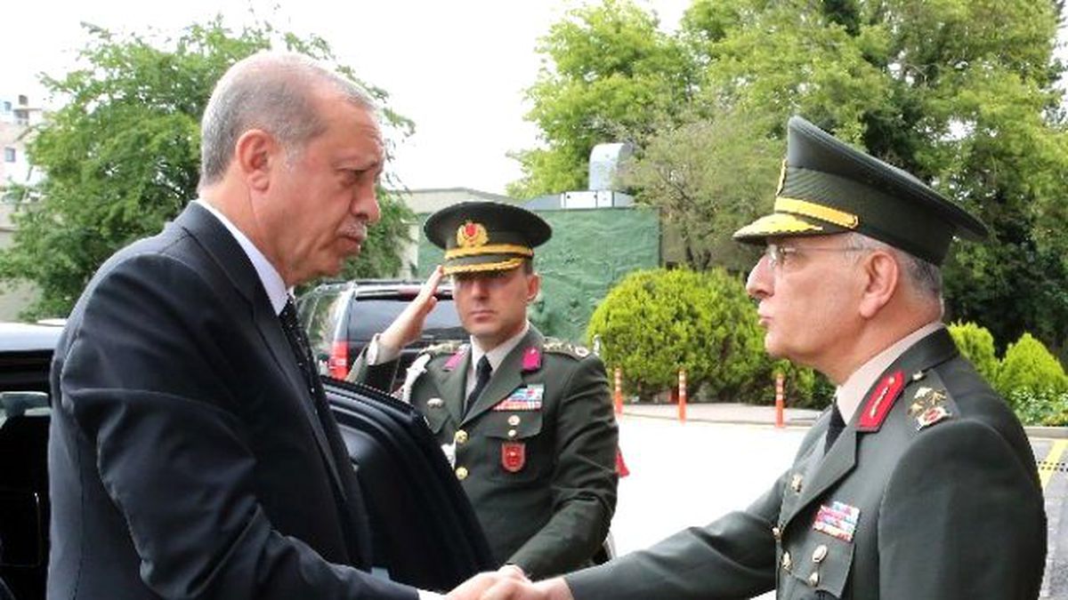 Cumhurbaşkanı Erdoğan, Fotoğrafı Simge Olan Yaralı Binbaşıyı Ziyaret Etti