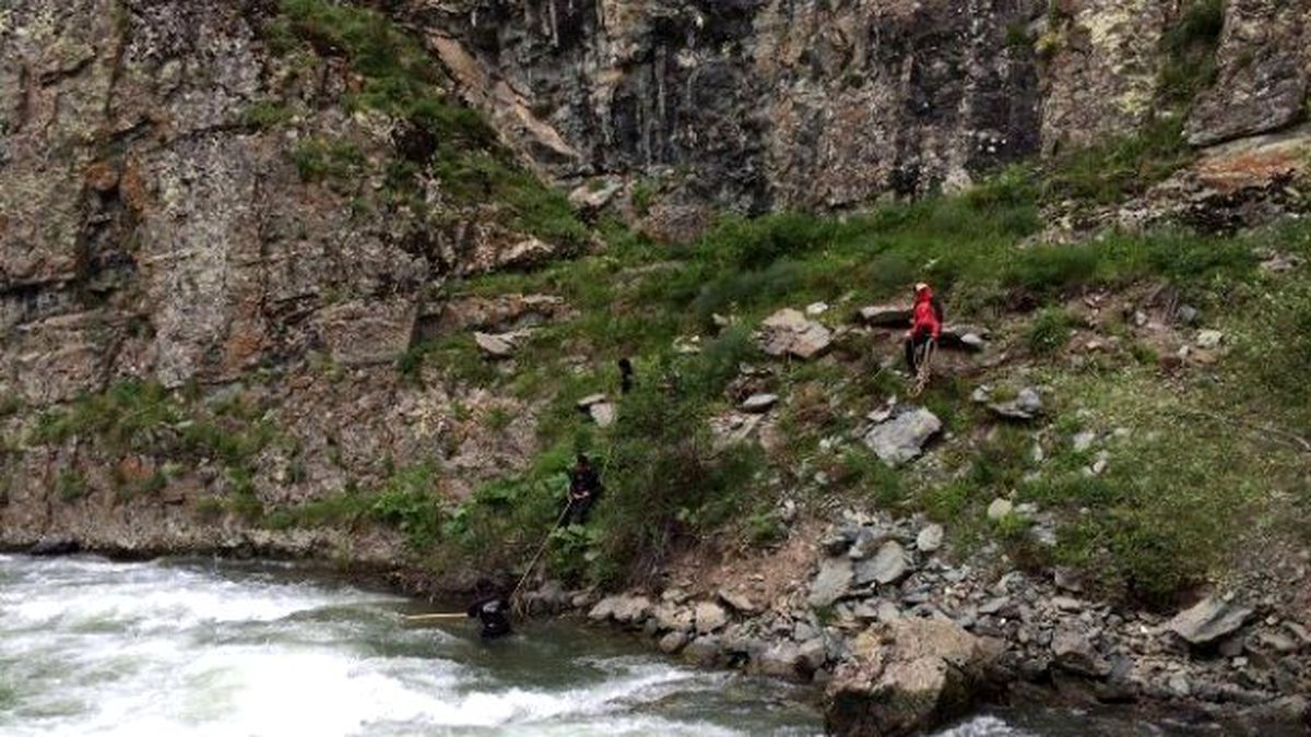 Derede Kaybolan İki Kardeşten Biri Bulundu, Diğeri Aranıyor