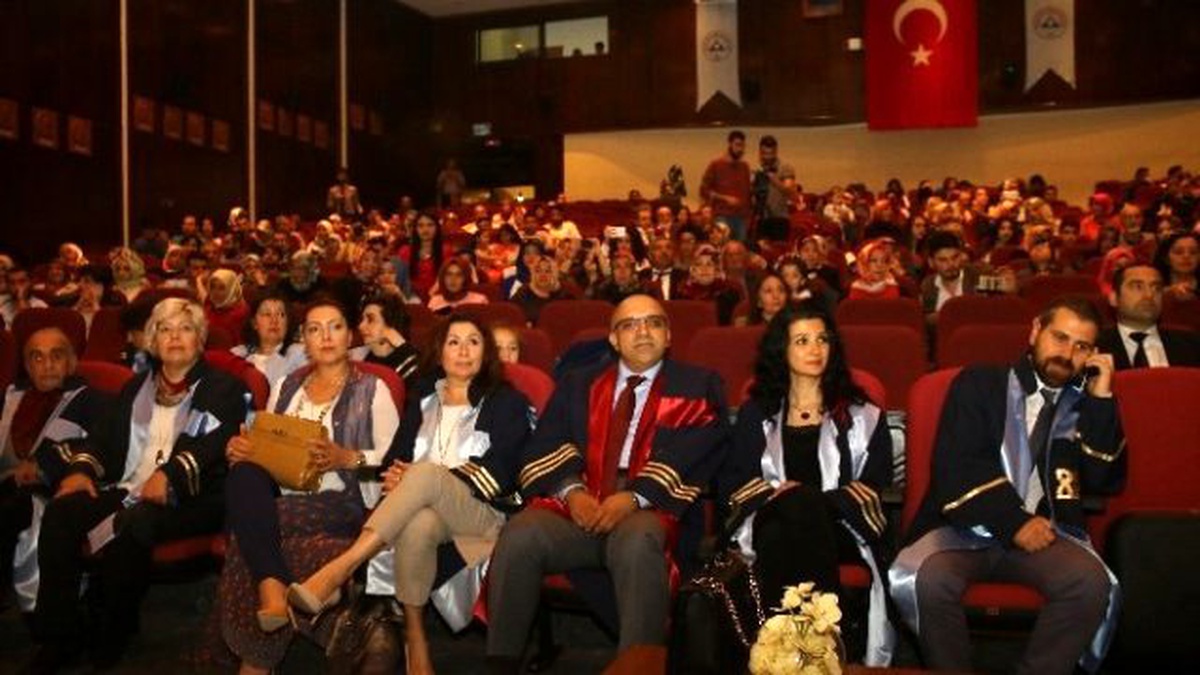 Erü Güzel Sanatlar Fakültesi 20. Dönem Mezunlarını Verdi