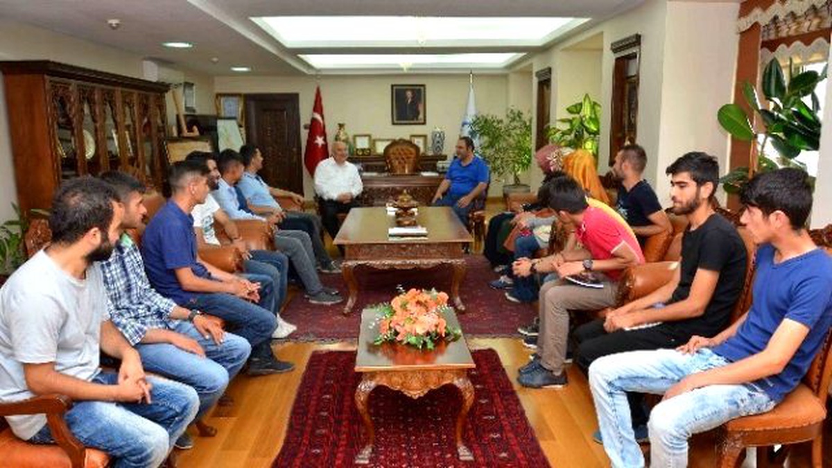 Kahta Gençlik Merkezi\'nden Rektör Gönüllü\'ye Ziyaret