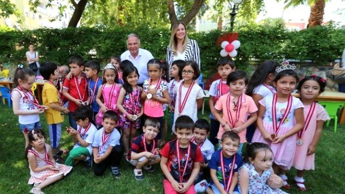 Kazanmak Miniklerden, Madalyalar Başkan Bakıcı\'dan