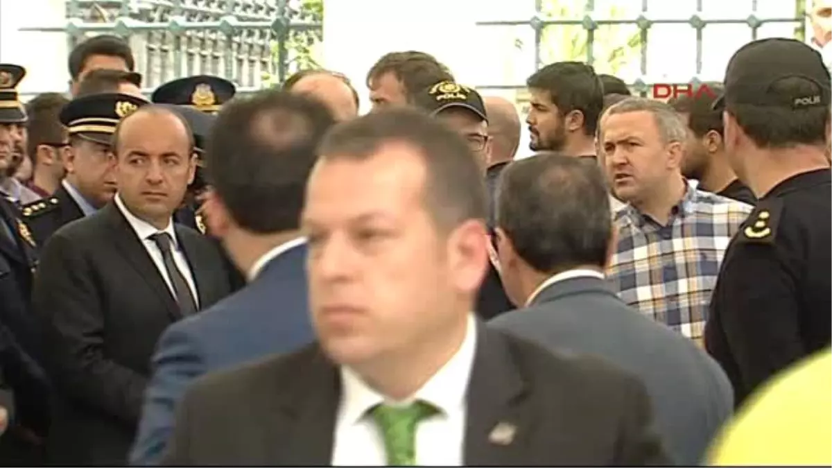 Kılıçdaroğlu'na Şehit Cenazesinde Protesto! Çelengini Kırıp Attılar